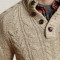 Malhas Masculinas: A Versatilidade do Cable Knit Sweater